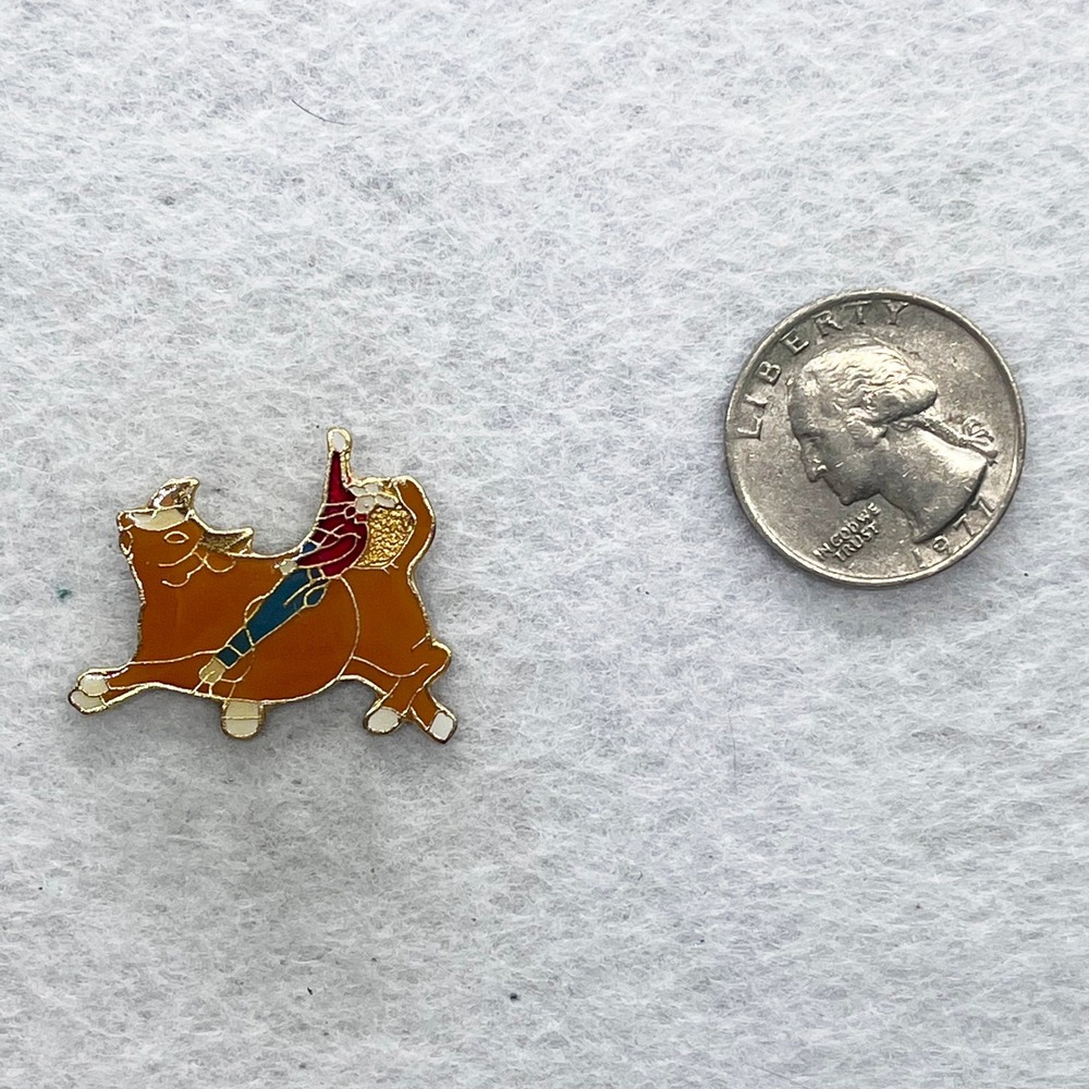 🔮 5/$25 Vintage Rodeo Cowboy Bull Rider Pin - Picture 2 of 3
